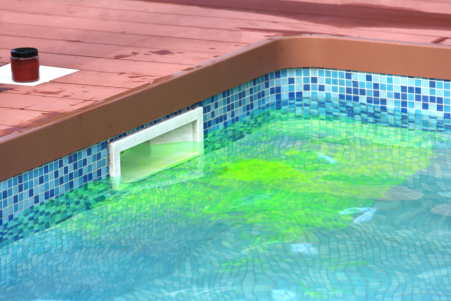 Comment trouver une fuite dans une piscine ?